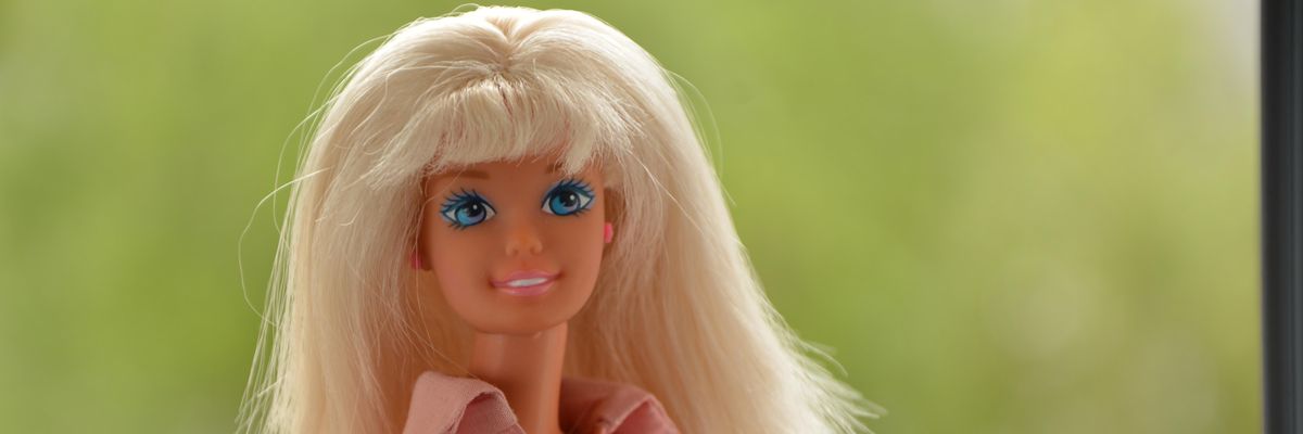 62 év után is úgy viszik a Barbie babákat, mint a cukrot