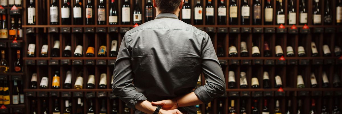 A felhasználó egyéni ízléséhez legmegfelelőbb borokat javasolja