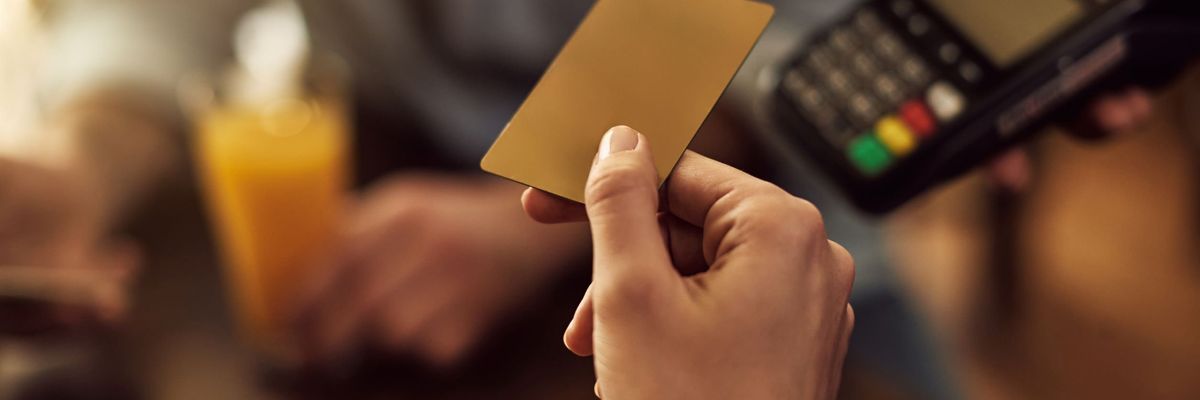 A fogyasztóknak fizet jóvátételt a trükköző kártyás cég