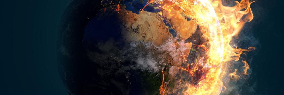 A katasztrófáktól sújtott Föld bolygó egyik fele lángokban áll