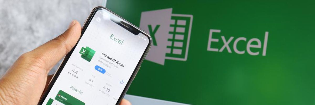 A Microsoft Excel logója, kezdőképernyője egy okostelefonon és egy laptopon