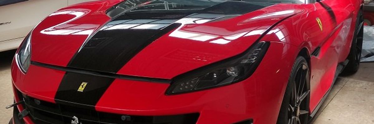 A NAV árverésre hirdetett egy Ferrarit