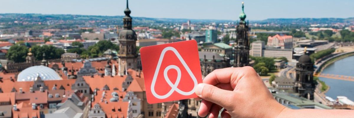 Airbnb kártya városképpel