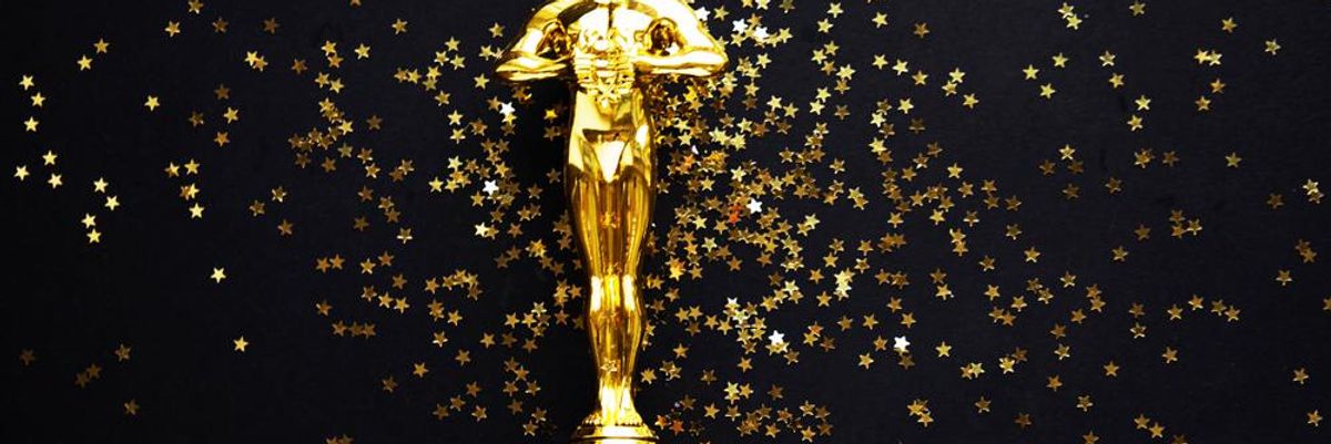 Az Oscar-díjért járó Oscar-szobor arany csillagokkal övezve
