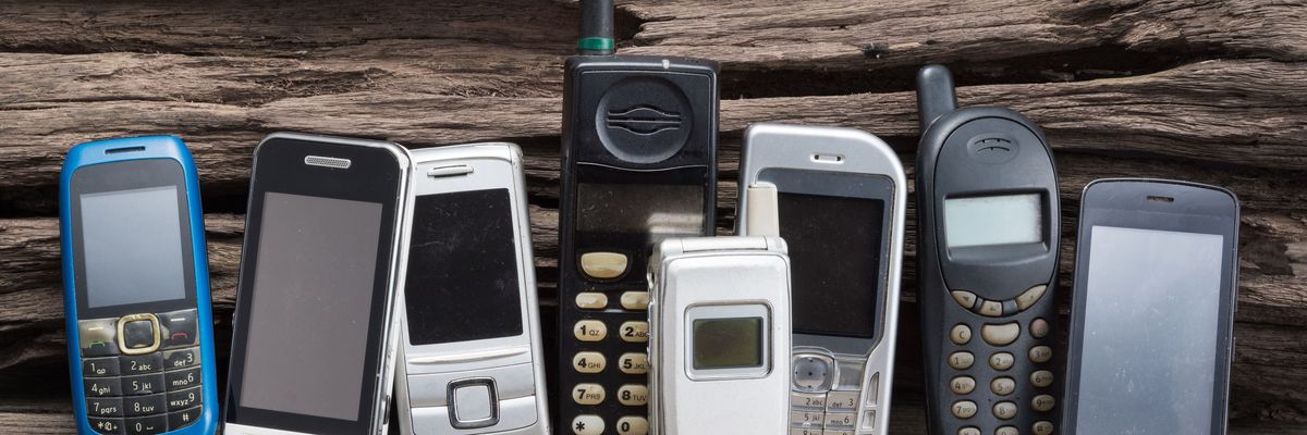 Baj lehet belőle, ha otthon tároljuk a régi mobilokat