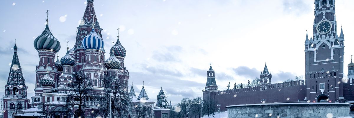 Betakarta a hóesés Moszkvát