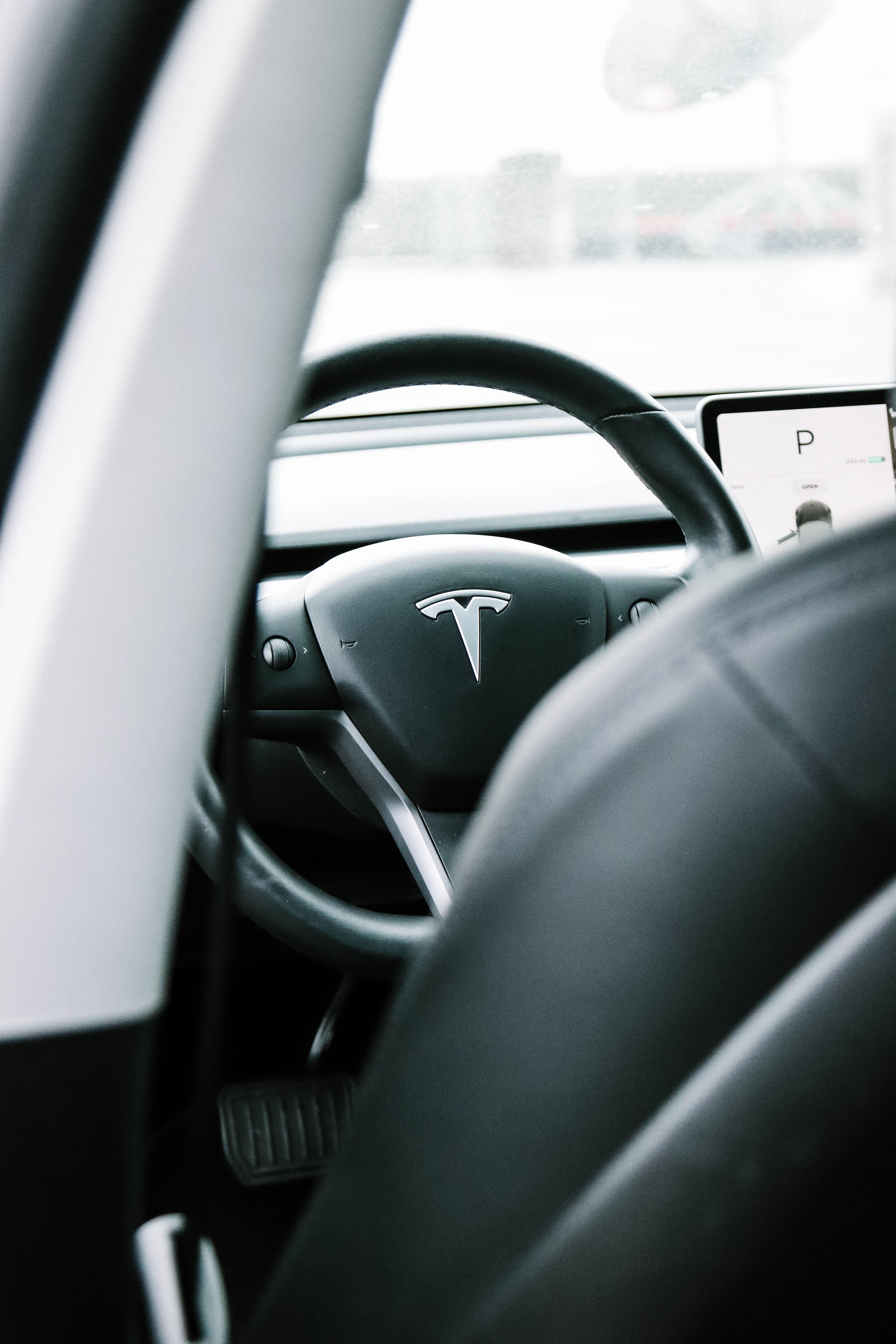 A Tesla vezére szereti megbotránkoztatni  a gazdasági nagyágyúkat