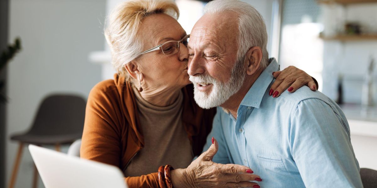 Boldog nyugdíjas házaspár