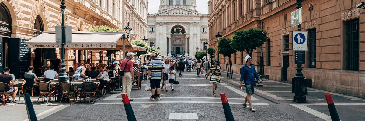 Budapesti belvárosi utcarészlet a Bazilikával