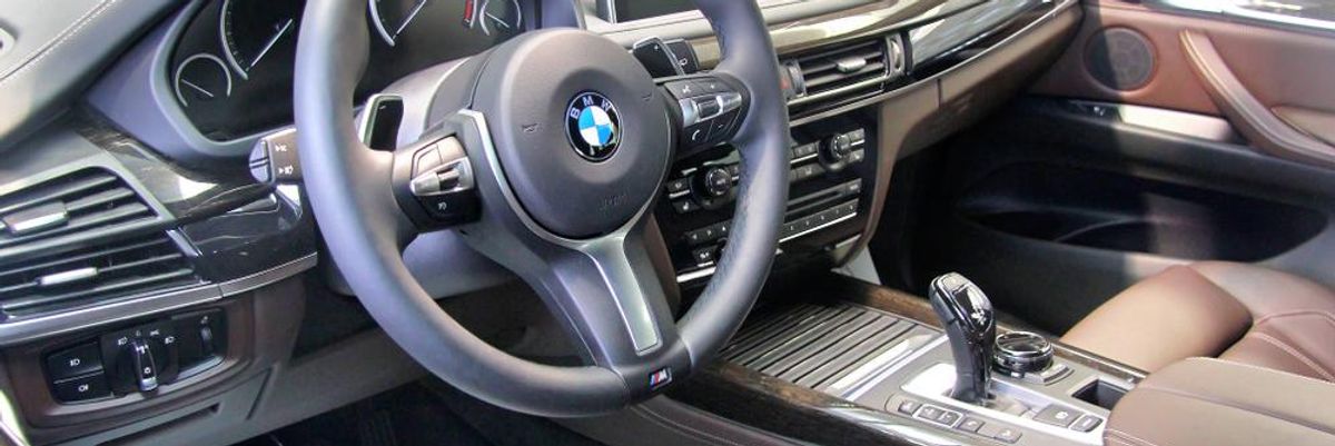 Egy 2013-as X5-ös BMW belső tere, ez a modell is érintett a visszahívásban