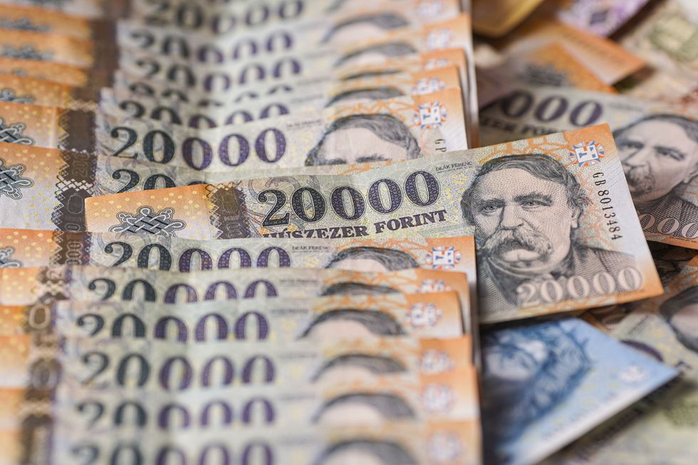 Biztatóan kezdi a csütörtököt a forint