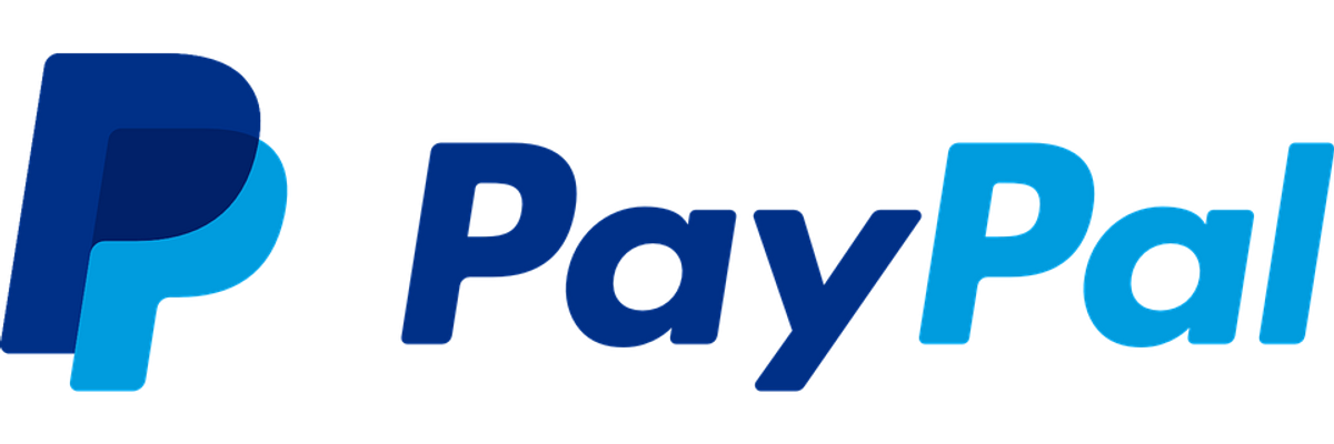 Fehér alapon kék PayPal logó