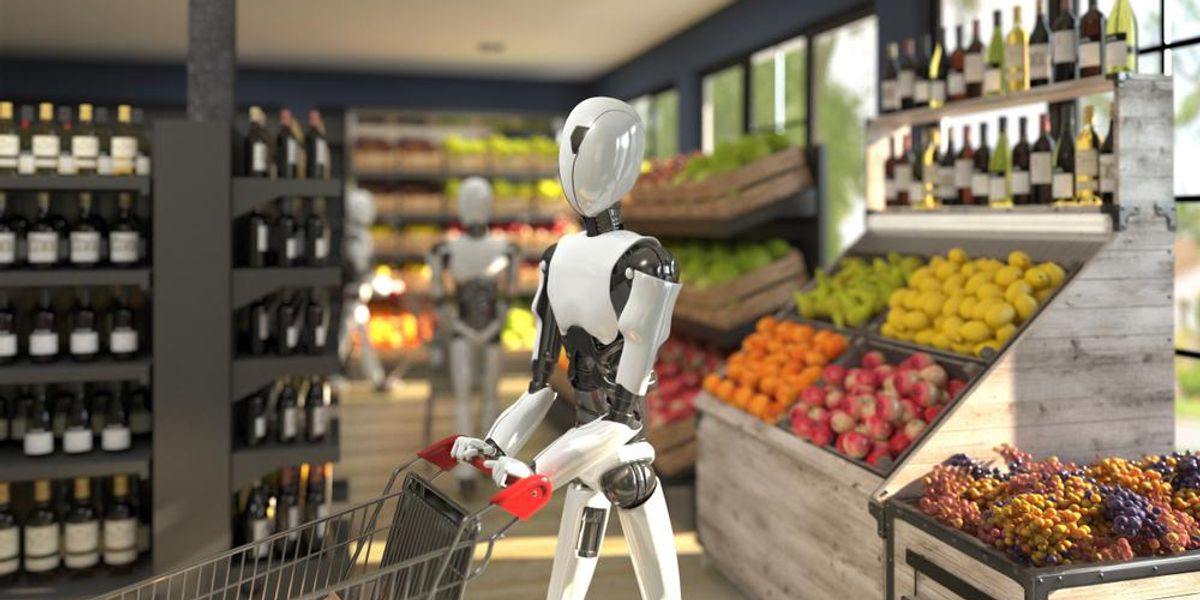 Fehér színű humanoid robot tolja a bevásárló kosarát egy boltban