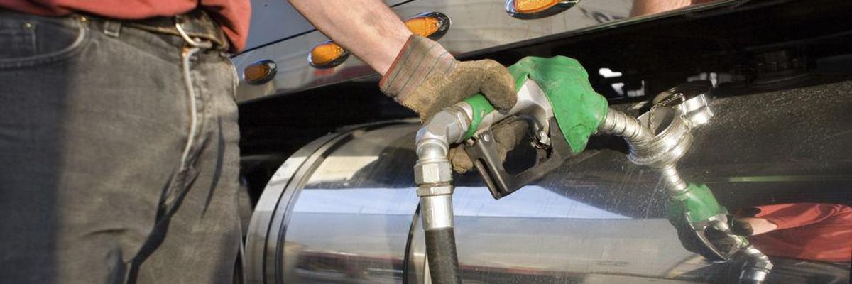 Mindjárt csökken a benzin ára, még ne tankolj tele