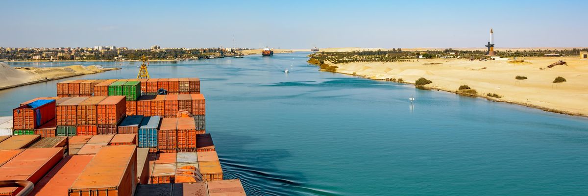 Helyreállt a forgalom a Szuezi-csatornán