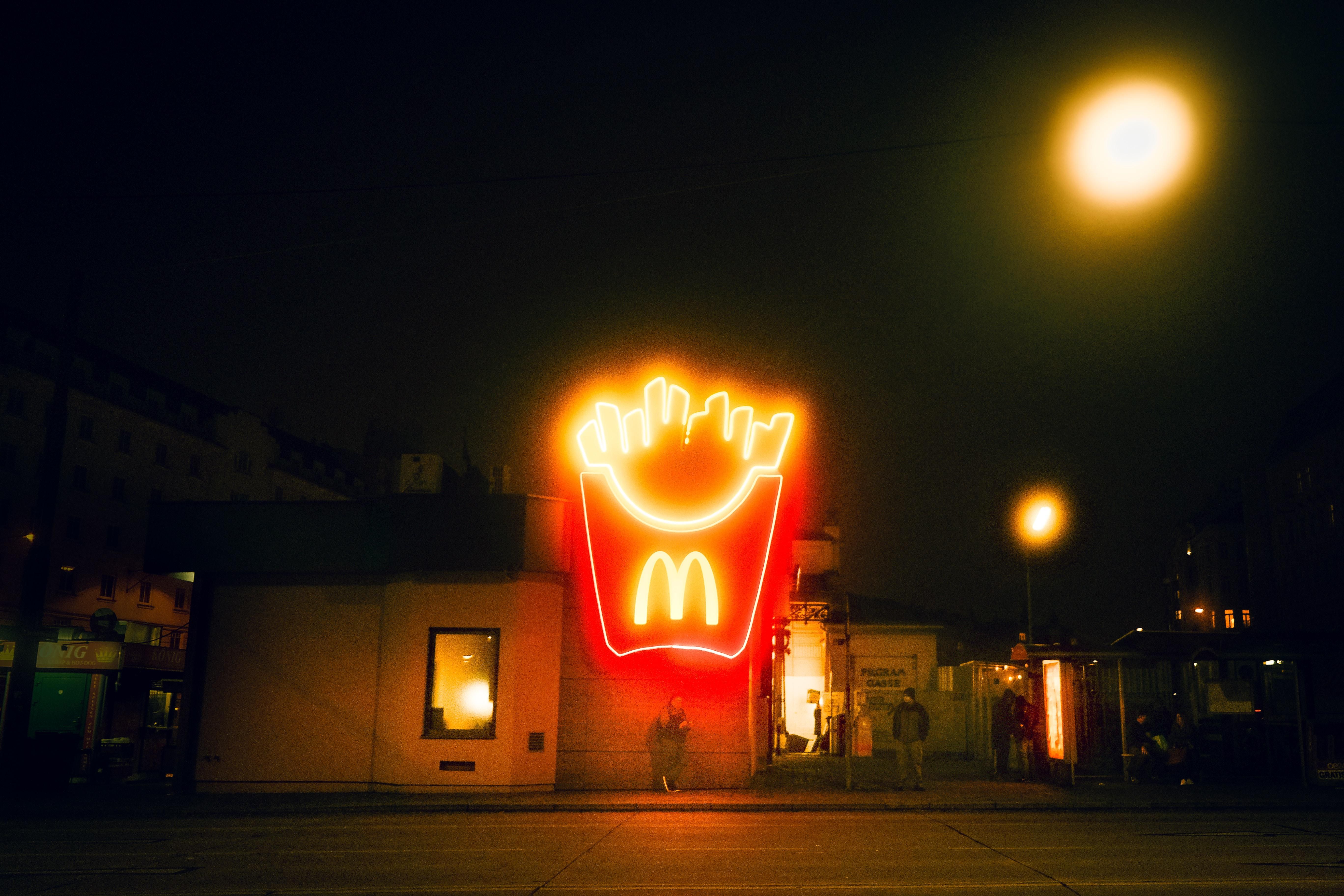 Rajongók miatt kellett bezárni a McDonald's éttermeit