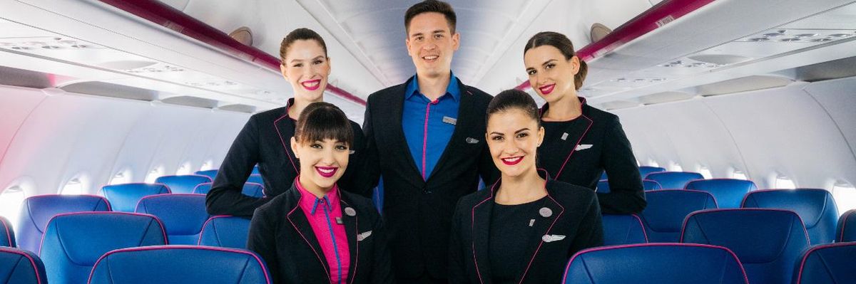 Szeretsz repülni? A pilóták után, most 800 légiutas kísérőt keres a Wizz Air