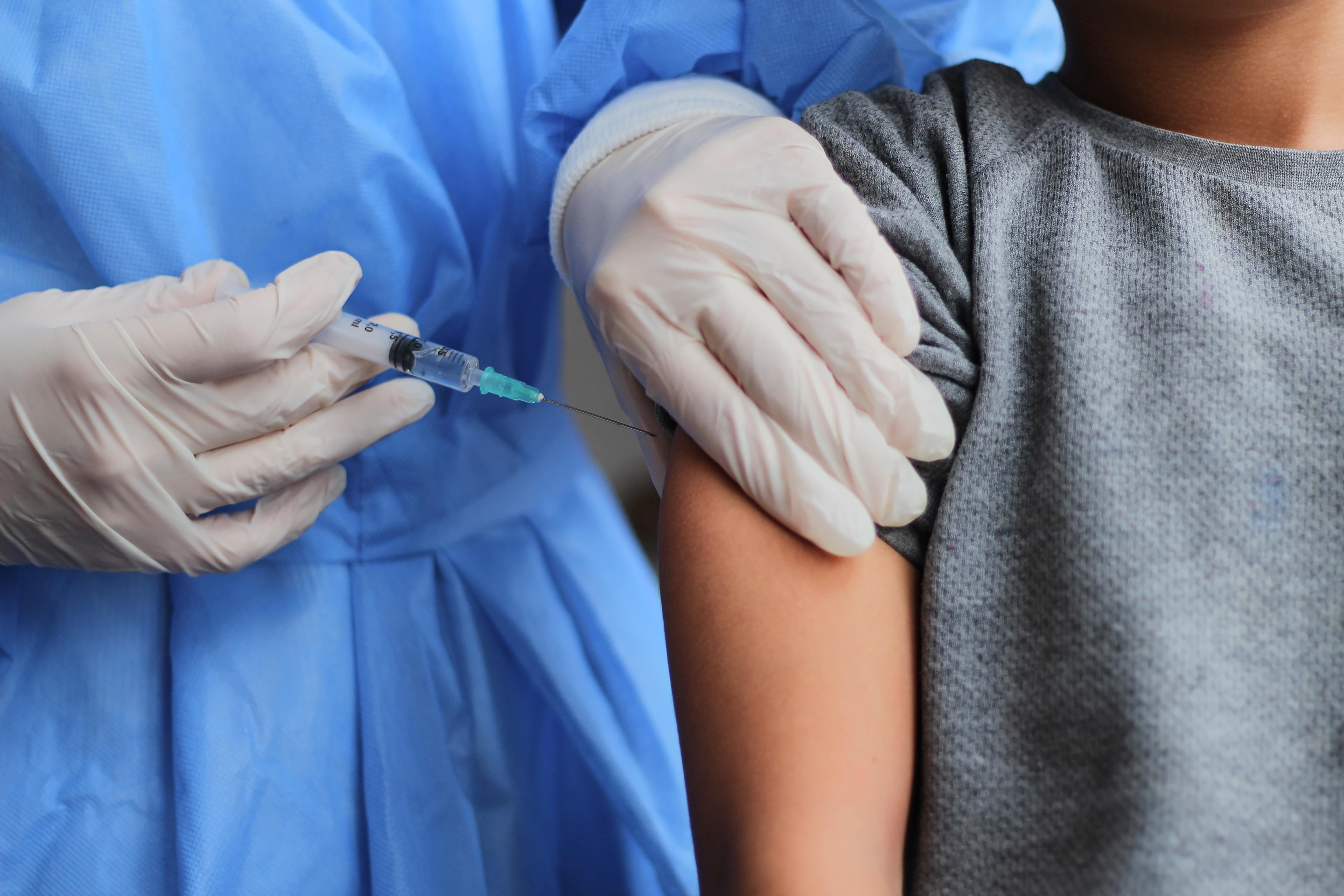Oltás, ha a kínai és orosz itán nyugati vakcinát kapsz, eleht, hogy szabadon utazhatasz