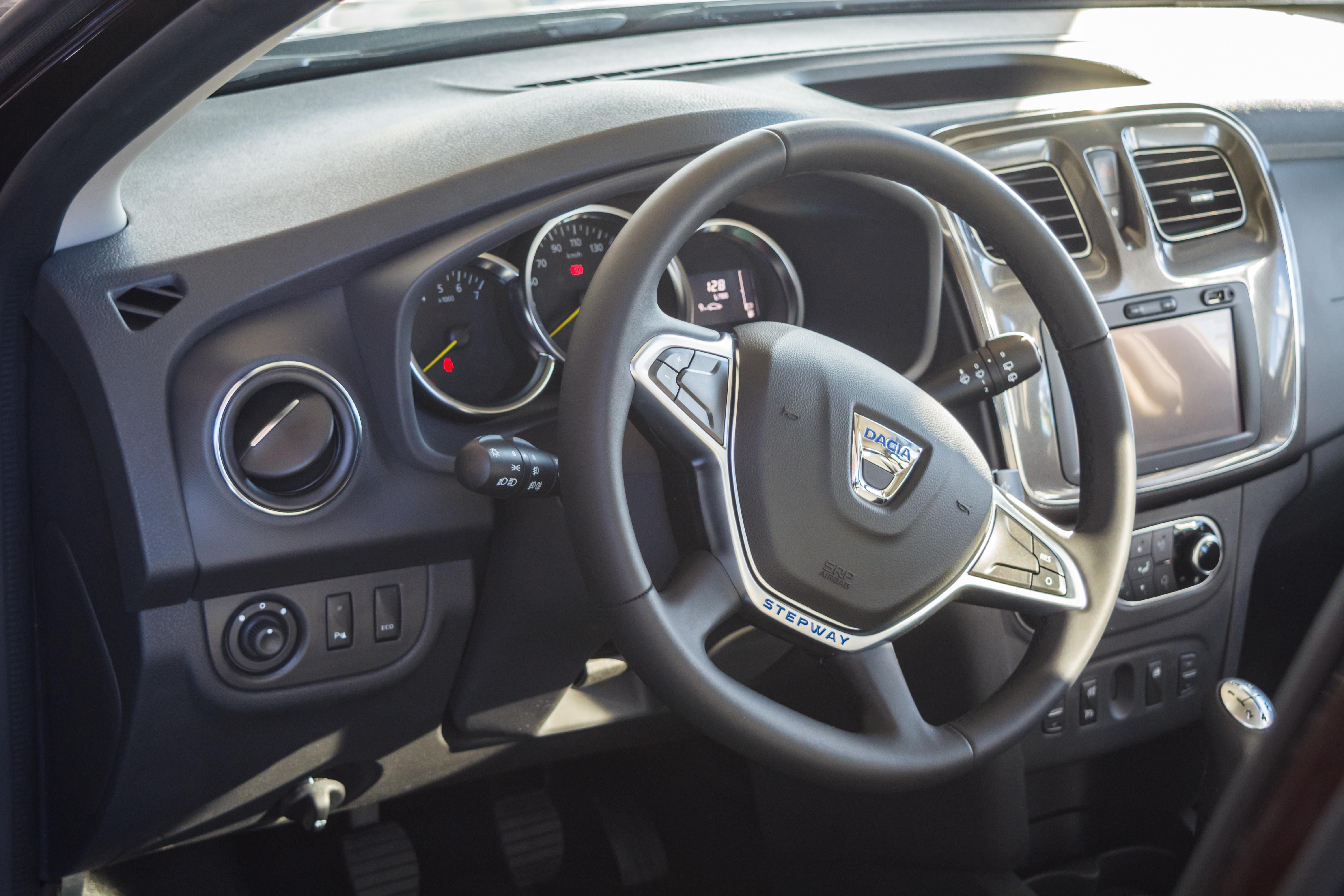 Dacia Sandero utastere a vezető oldaláról