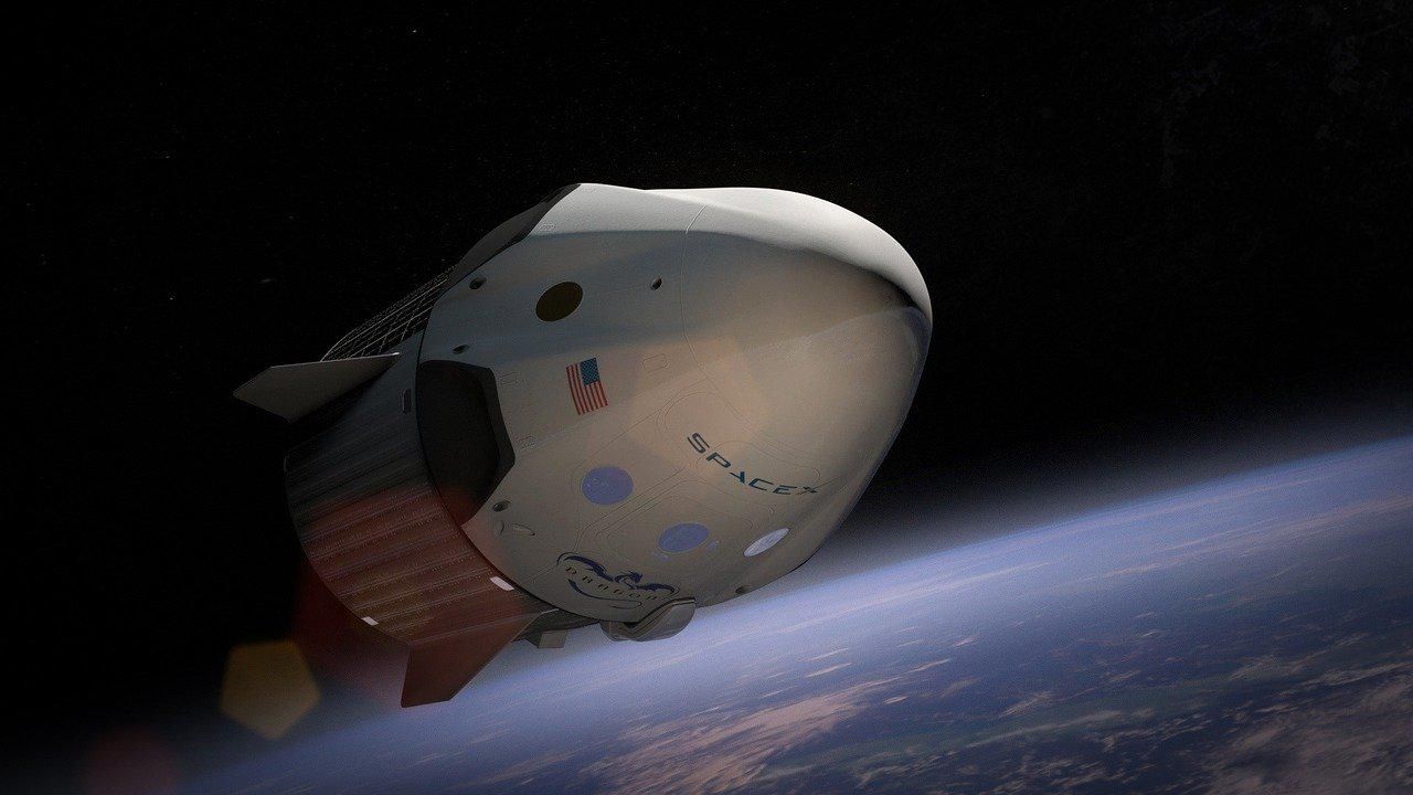 Elon Musk űrvállalatnak, a SpaceX-nek az egyik űreszköze kering a Föld körül amerikai zászlóval