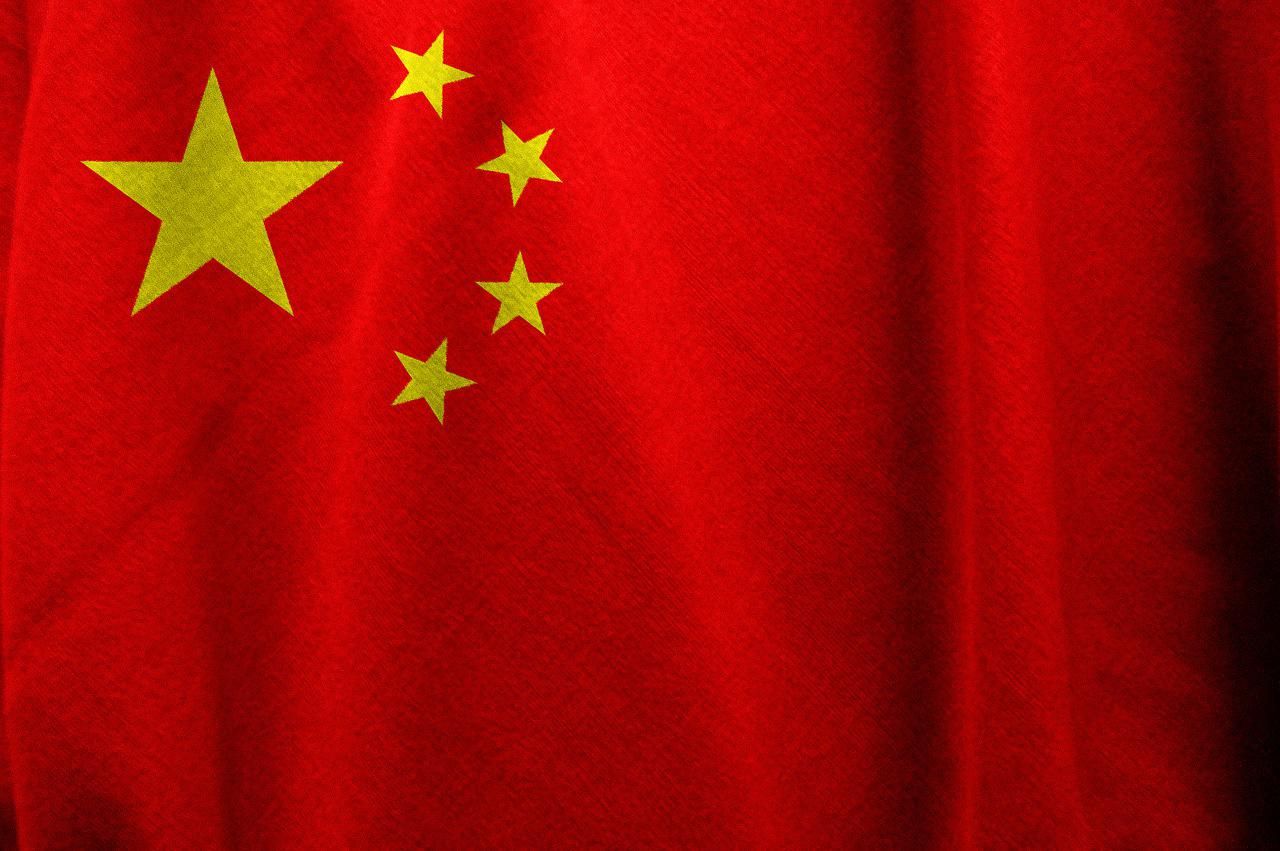 Kínai zászló 5 sárga csillaggal piros alapon