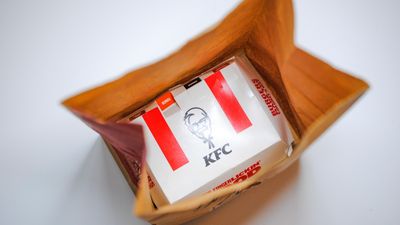 Egy KFC-szendvics papírdoboza