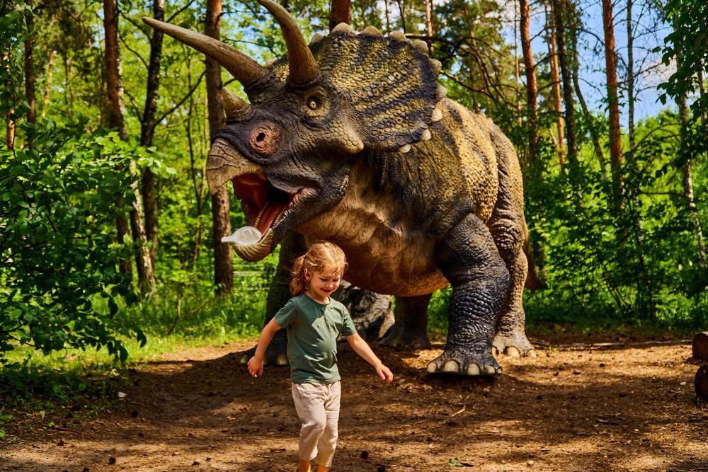 Big Jonh, a triceratops nagyjából így üvöltözött volna a gyerekekkel az erdőben, ha velünk egy korban születik