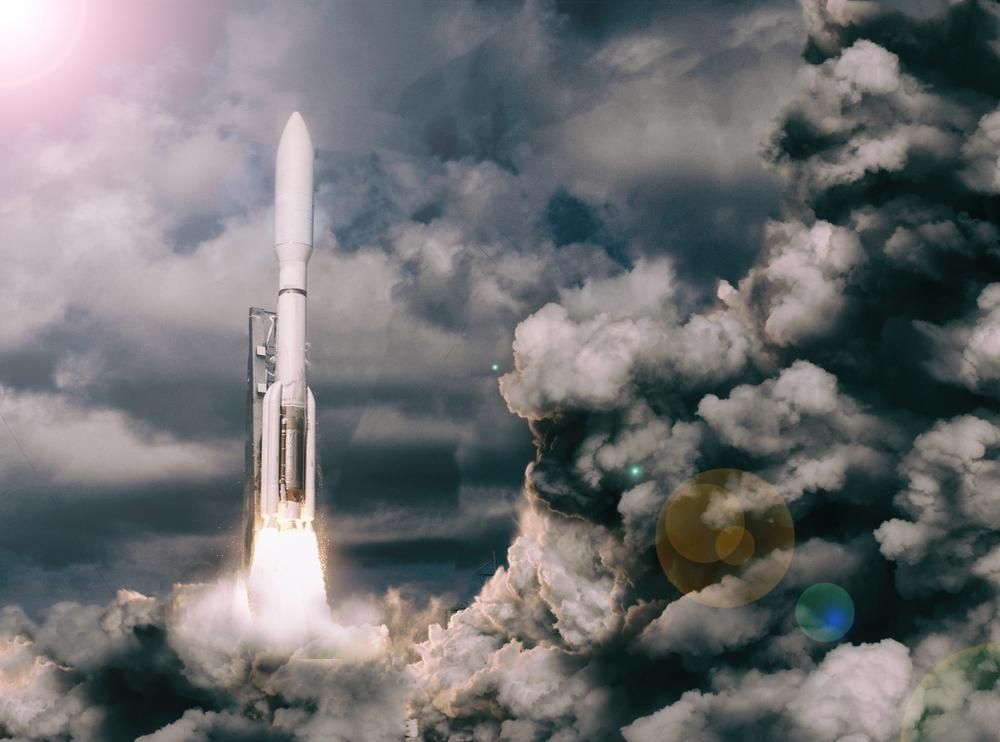Elon Musk űrvállalatának, a SpaceX-nek a Falcon 9-es rakétája kilövés után ontja magából a füstöt