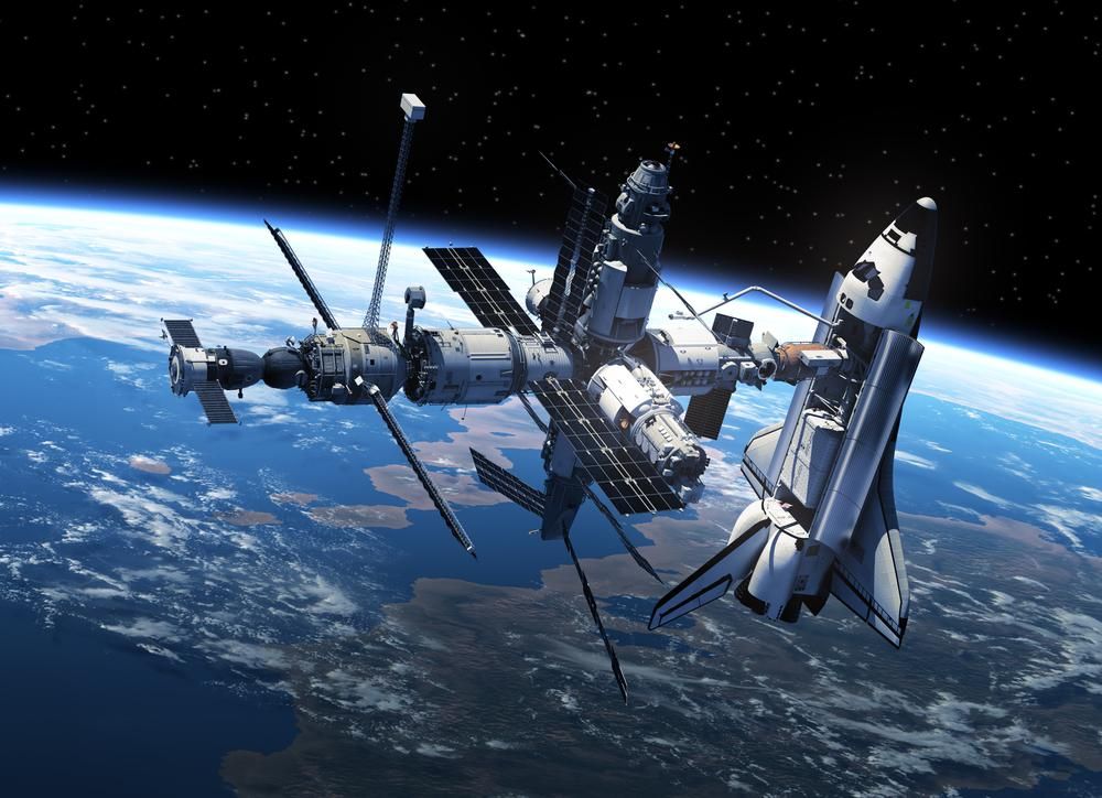 A NASA űrsiklója dokkolt a Nemzetközi Űrállomásra, ami a Föld bolygó körül kering az űrben