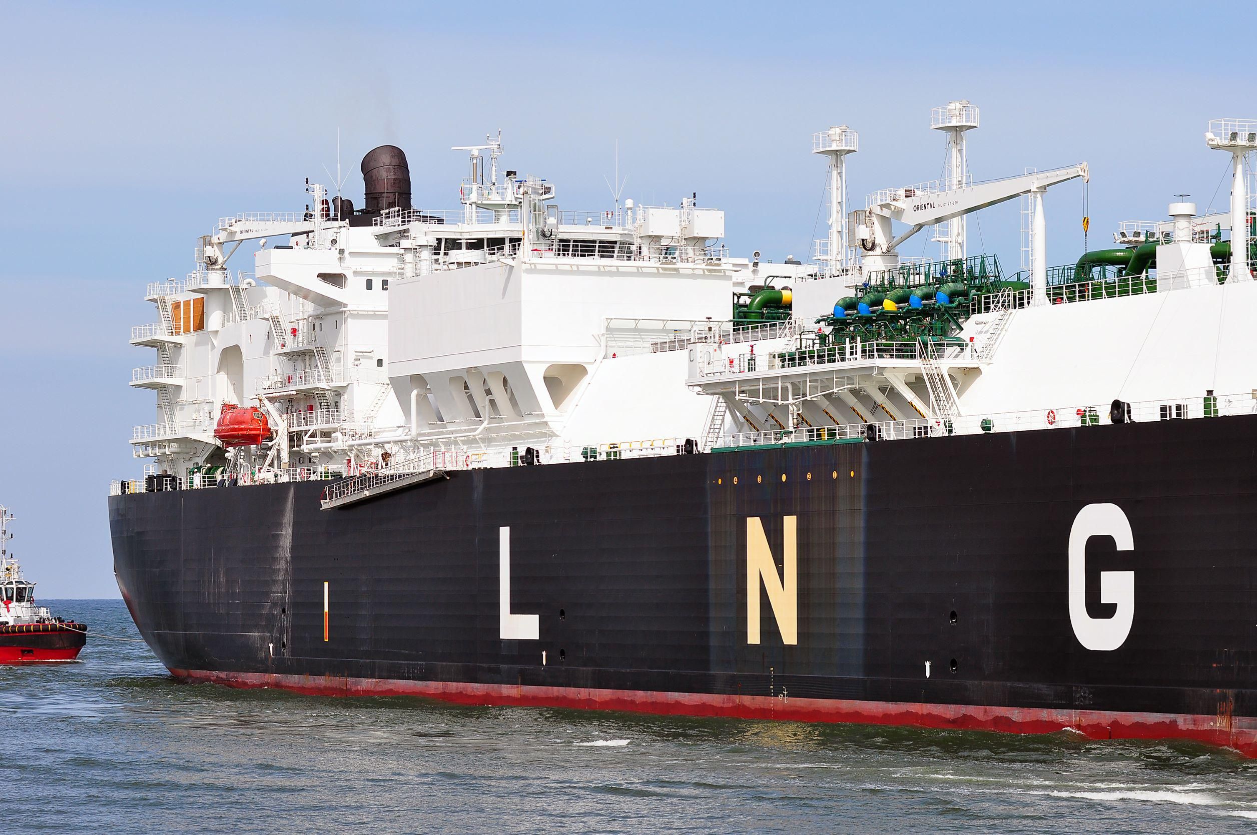 Ehhez hasonló LNG-tankerek szállítják a gázt Európába