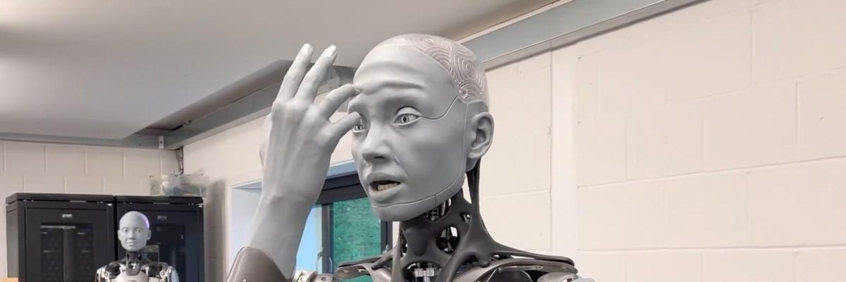 Ijesztő videó: így reagál az "emberszabású" robot, ha piszkálják!