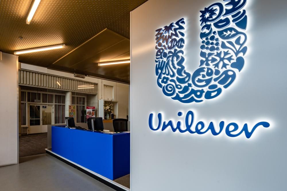 Az Unilever logója a vállalat egyik irodájában