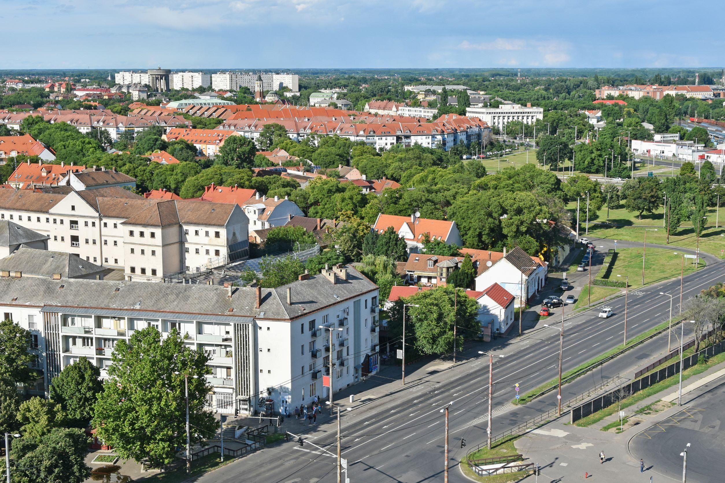 Debrecen madártávlatvól, videéken erősít a Duna House