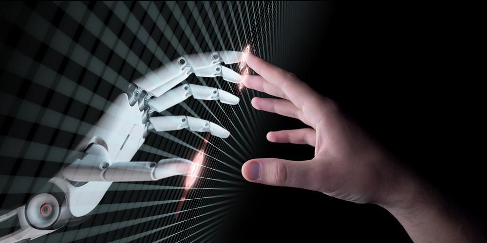 Egy robot és egy ember ujjai összeérnek egy digitális határvonalon