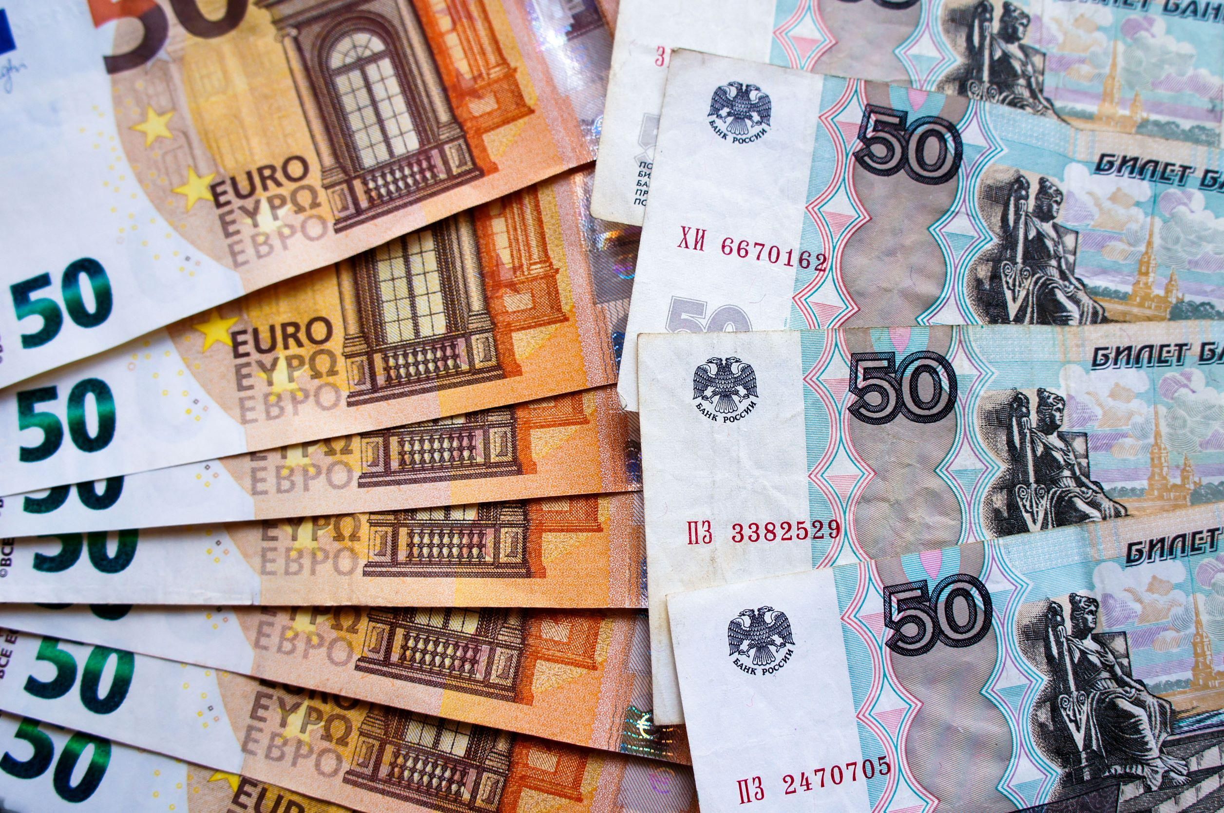 20 eurós és 50 rubeles bankjegyek, két ország kilépett a budapesti székhelyű bankból