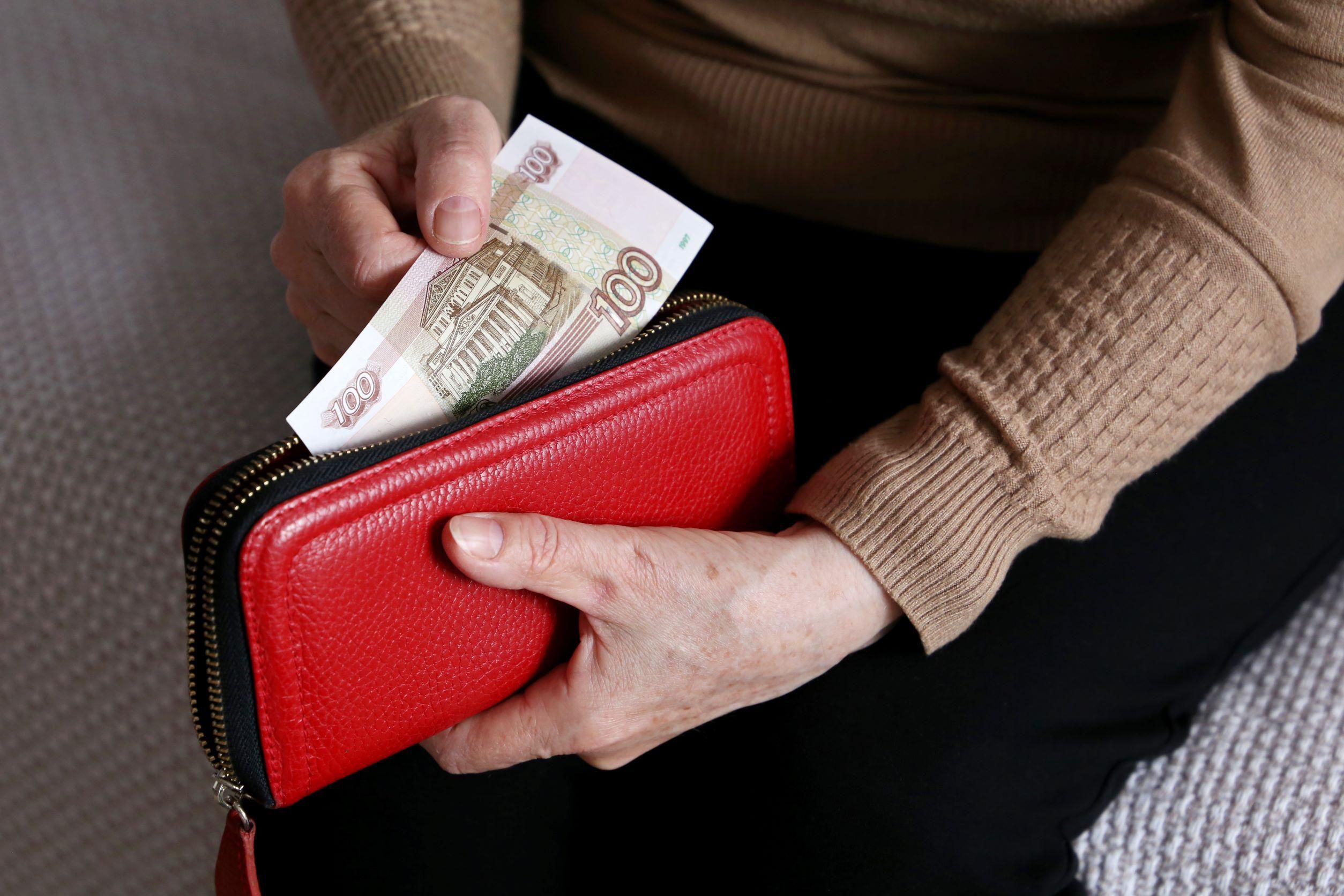 Beszakadt az orosz rubel árfolyama, jönnek a durva pénzügyi szankciók
