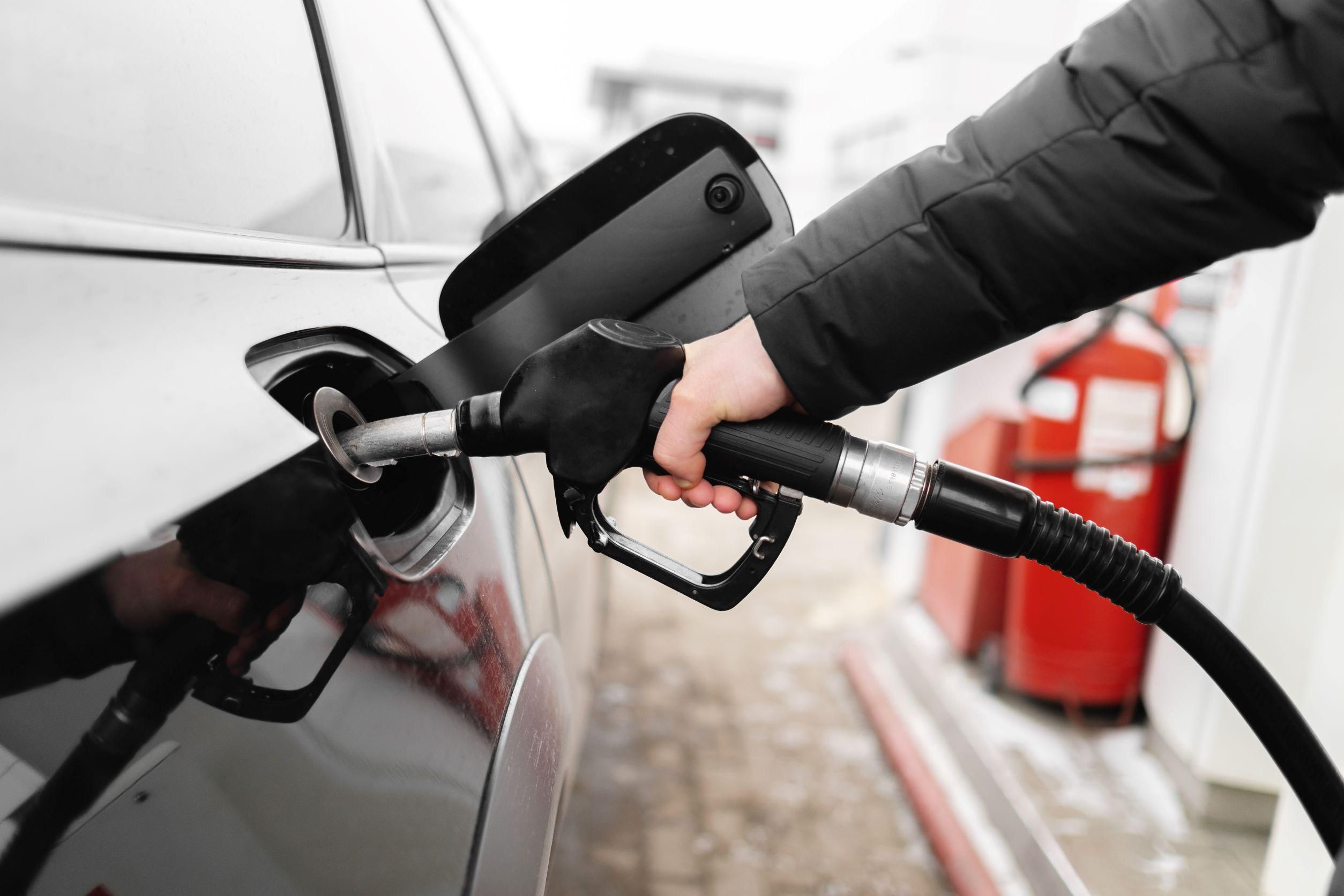 Jó hír a benzinkutasoknak,  nem kell a beszerzési ár alá mennük az értékesítésnél