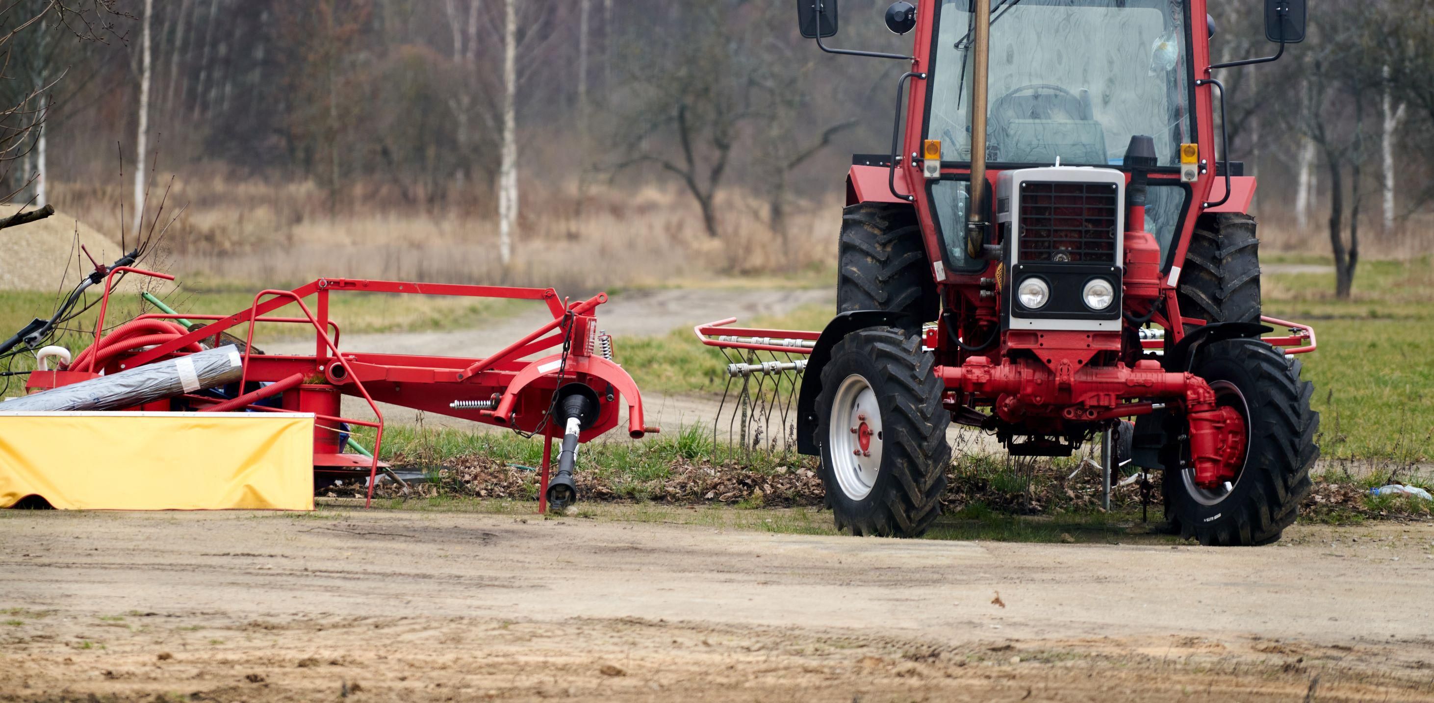 A benzinkutasok kötelesek kiszolgálni a 3,5 tonnánál kisebb össztömegű mezőgazdasági gépeket, traktorokat