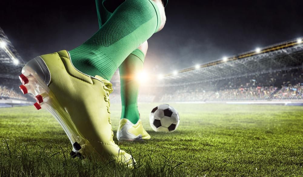 Futballstadion focilabda stoplis cipő zöld fű