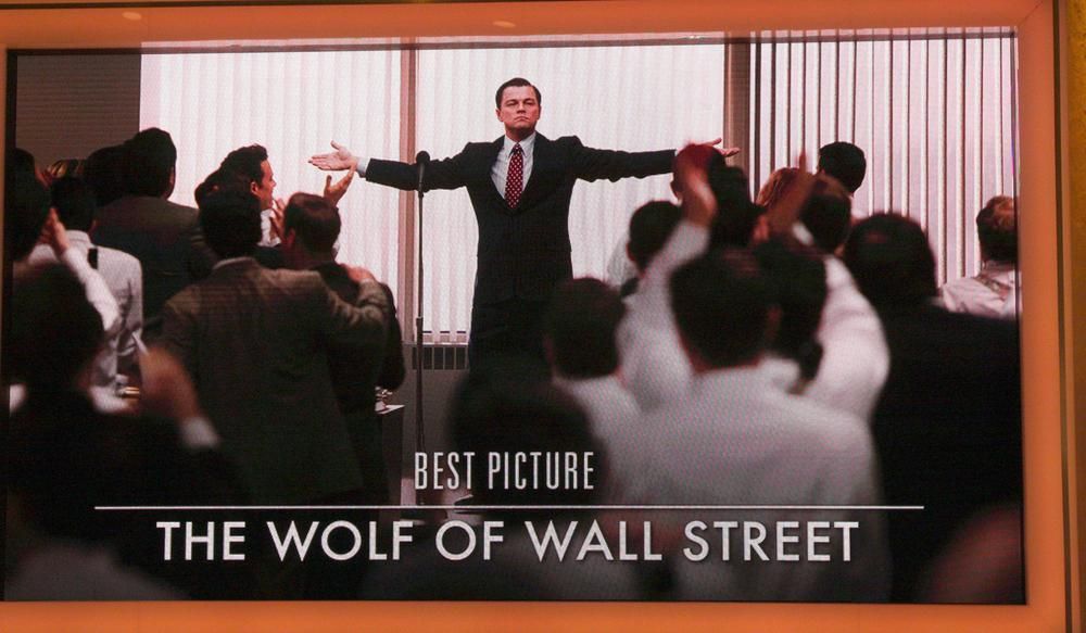 plakát a Wall Street farkasa filmhez DiCaprióval 