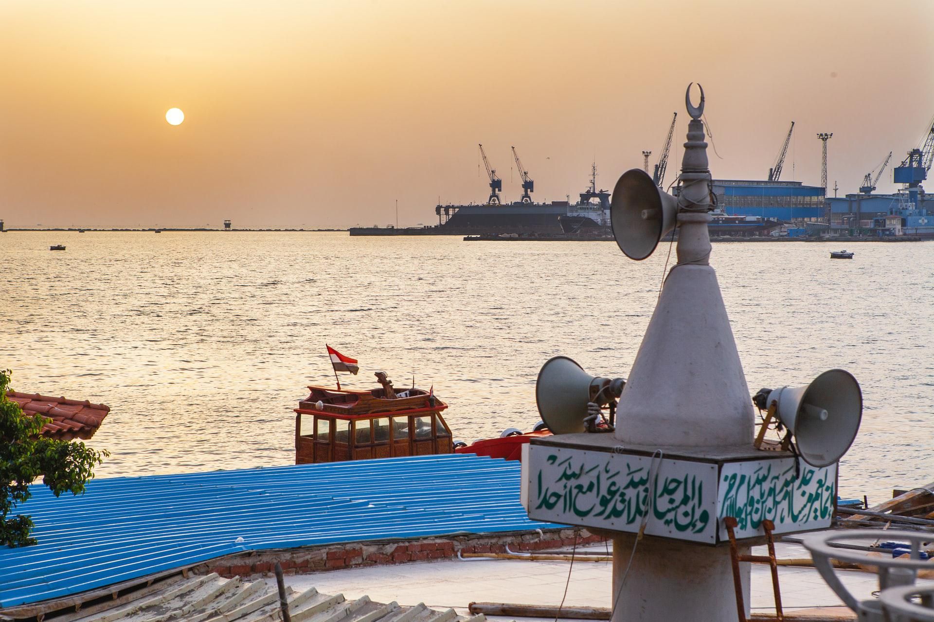 Szuezi-csatorna egyik kikötője