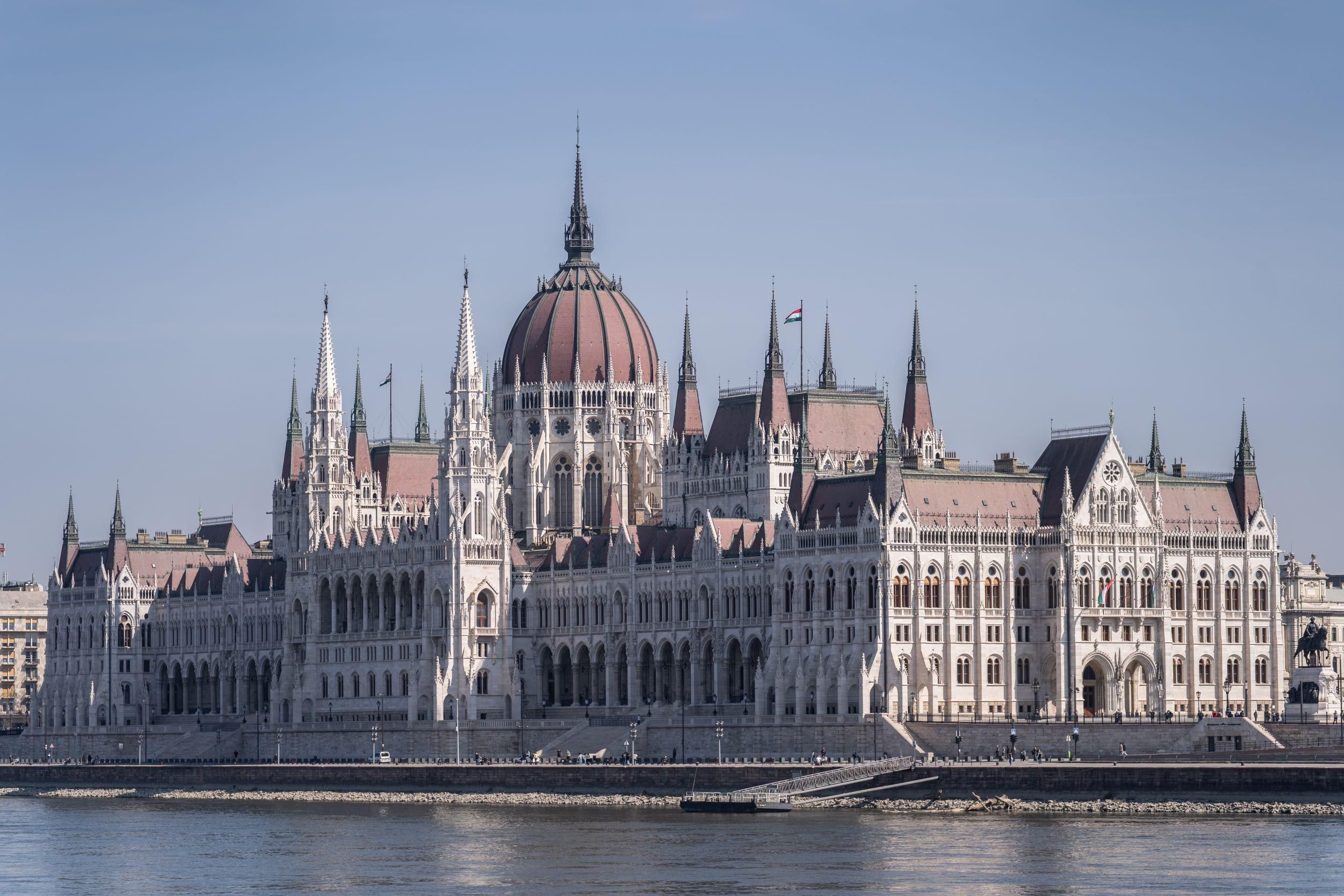 Tüntetnek Budapesten a katázás tervezett szigorítása miatt
