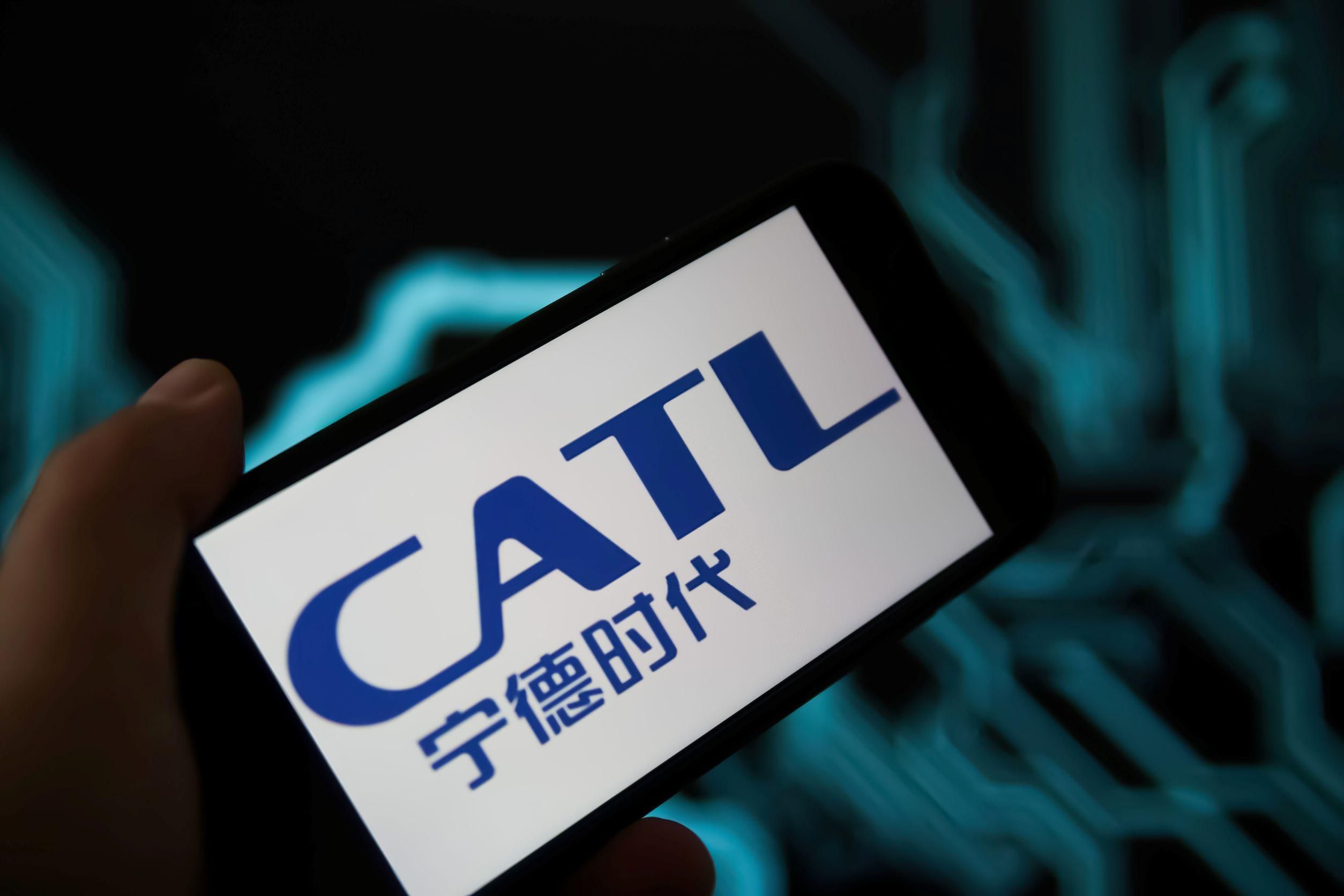 Aláírta a debreceni telek megvásárlási szerződését a CATL kínai akkumulátorgyártó