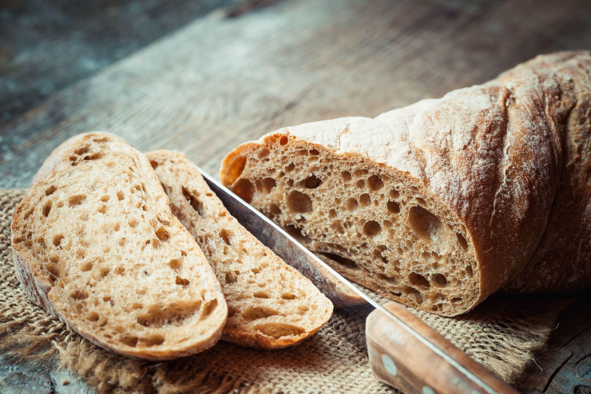Októbertől ismét drágábban kapják a lisztet a pékségek, ezért drágulhat a kenyér is