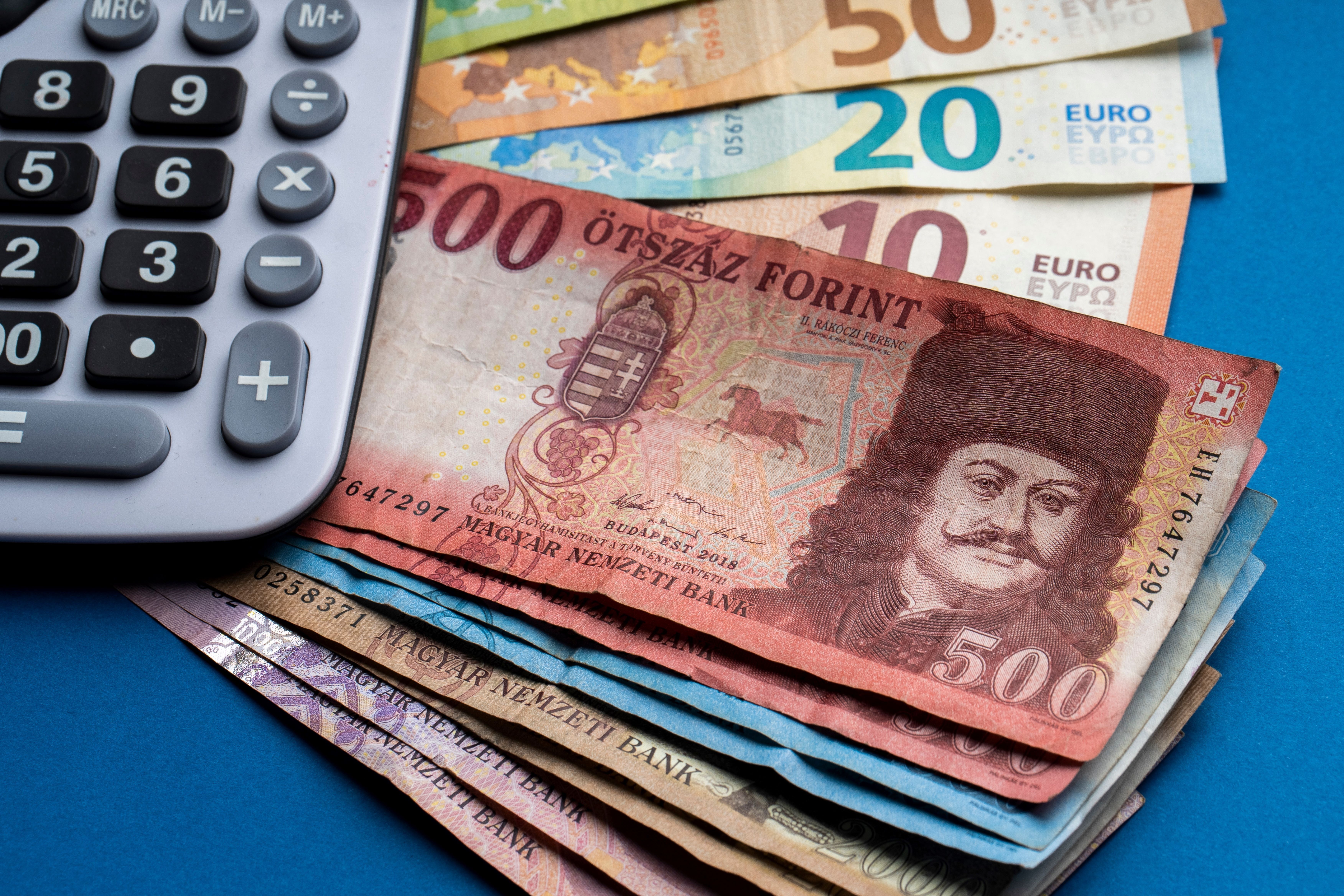 Gyengült szerda estére a forint