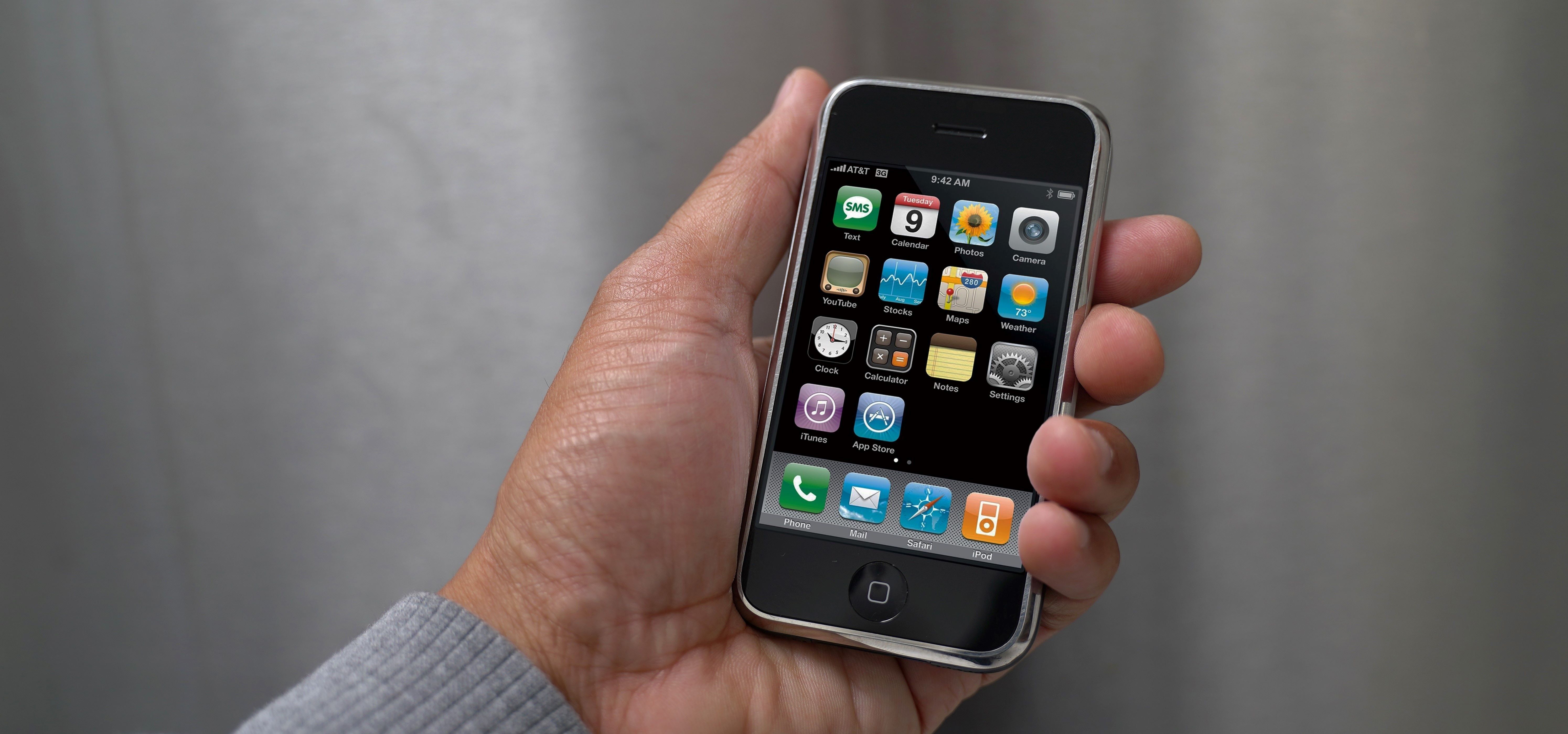 Rekordösszeget fizettek egy régi iPhone-ért