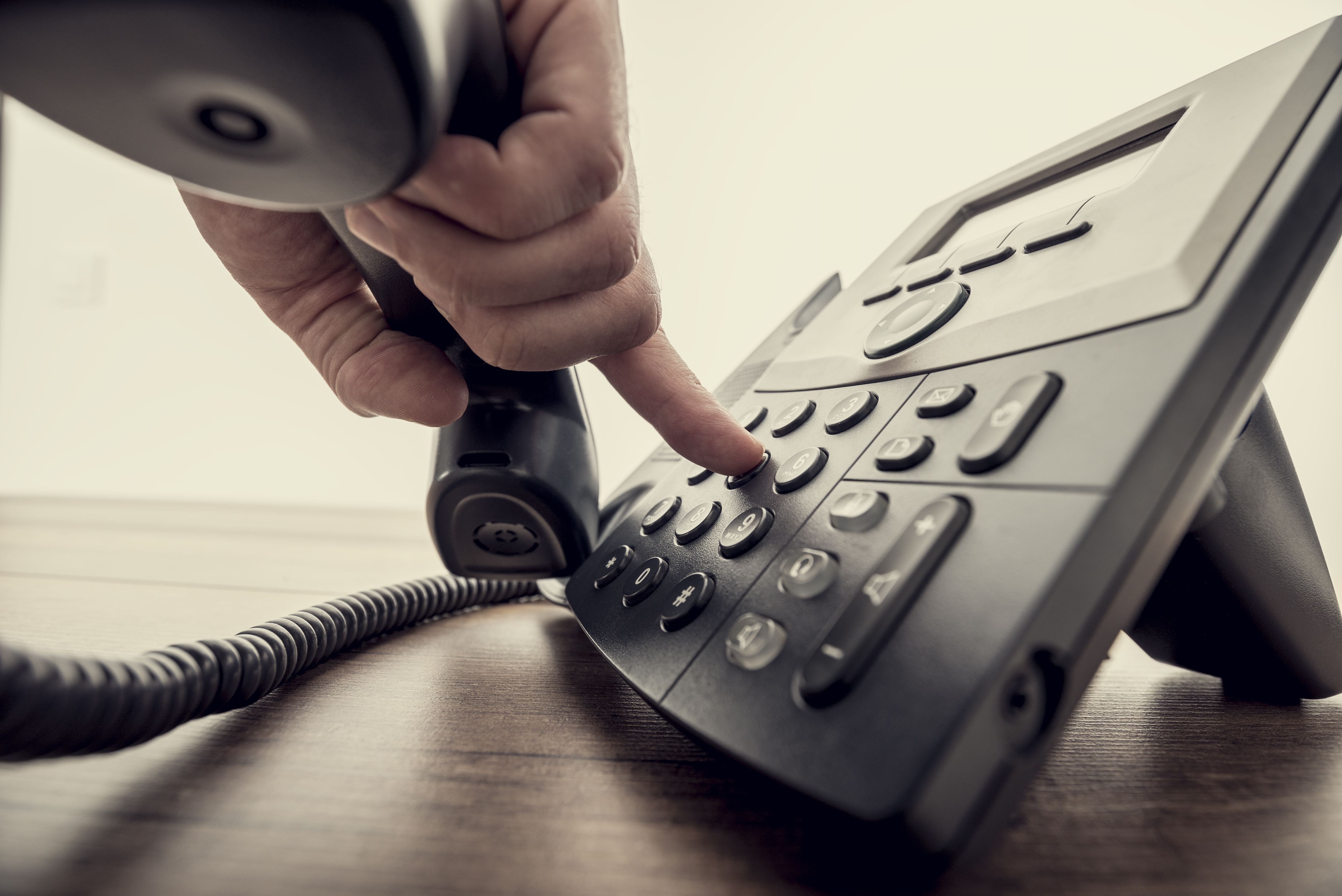 Tippek a hamis telefonszámos csalás kivédésére