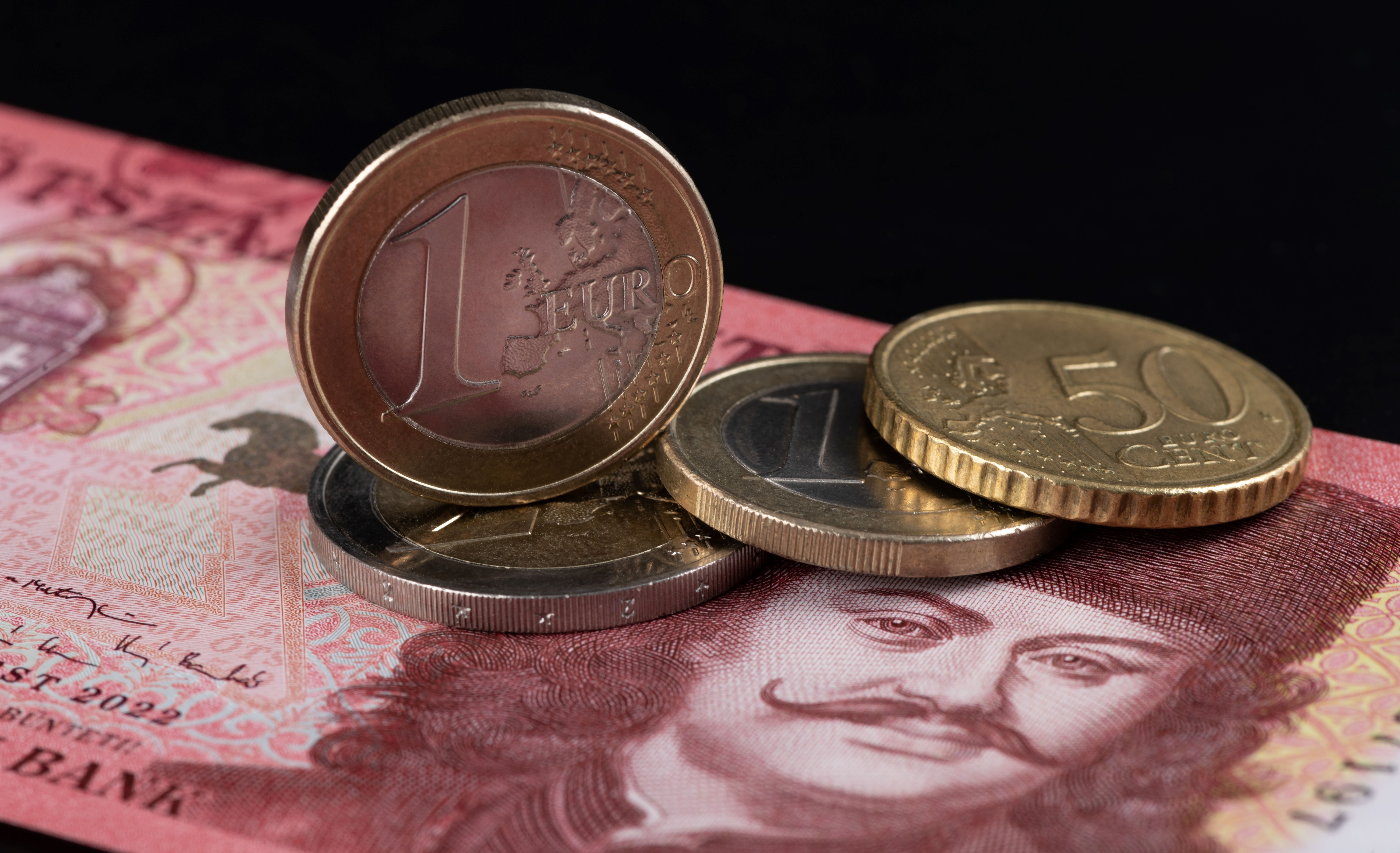 Leáldozott a bankjegyeknek és az érméknek Európában?