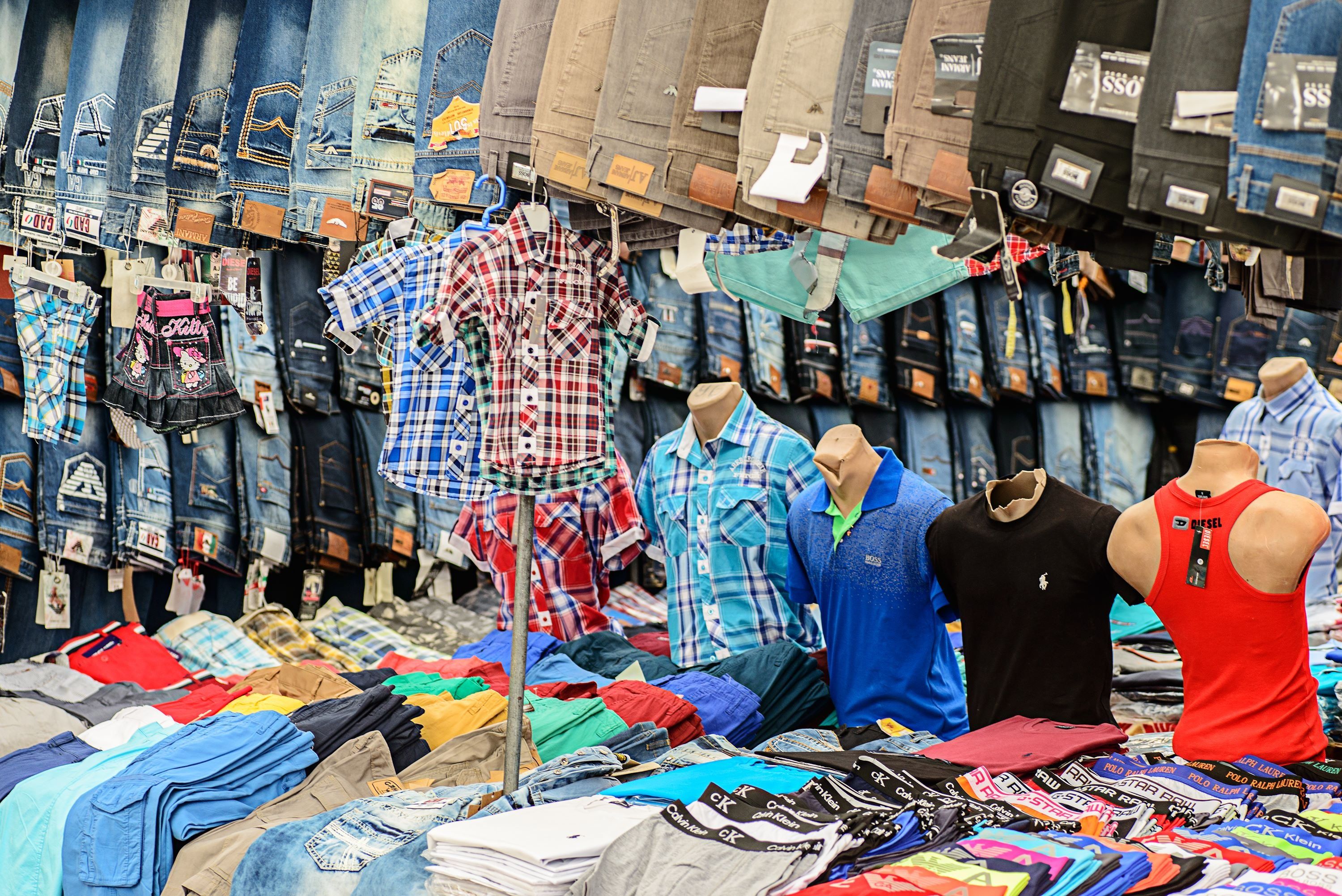 Jelentős problémákat okoznak a gazdaságban a hamis ruhák és kozmetikumok