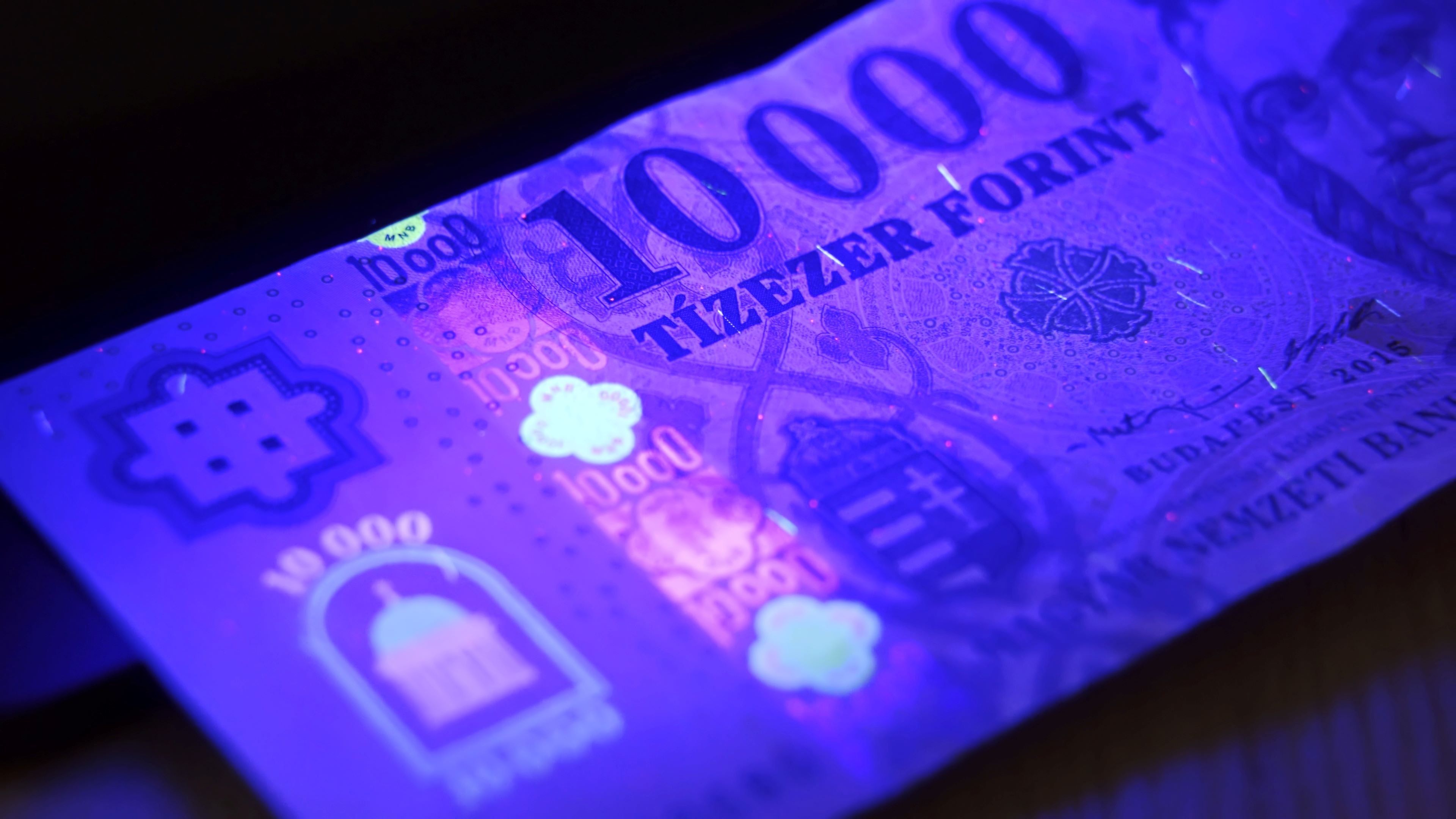 Kiderült, mennyi hamis pénz lehet forgalomban Magyarországon